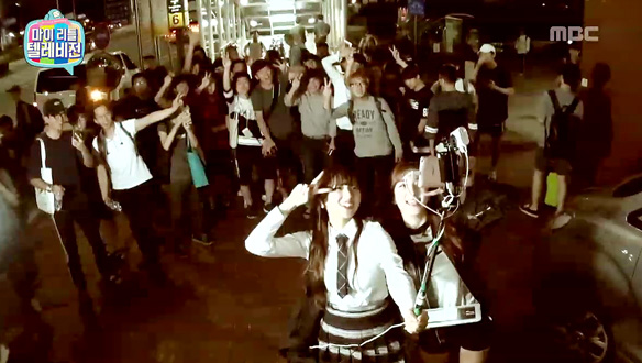 '피리 부는 소녀들' 성소·은서 - 한밤중 길거리에서 열린 깜짝 팬미팅! 팬들의 환호에 '감동' 클립 이미지