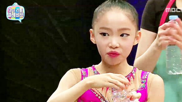 '쿡방 도전' 손연재 - 만들 때마다 달라지는 혼돈의 레시피, 체조요정의 꿀 떡볶이의 맛은? 클립 이미지