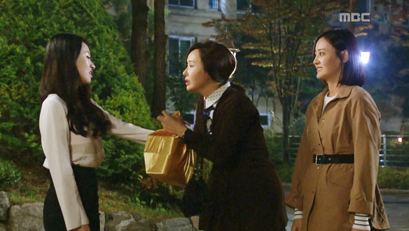 "그 집 일은 그 집에서 알아서 하세요" 독설 날리는 주은혜(김소혜) [1회] 클립 이미지