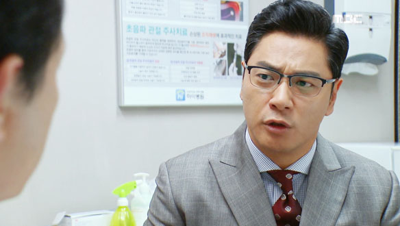 "환자분 이식 수술을 포기하겠다는 겁니까?" 주문식(김형종) 간이식해주기 싫어 거짓말 [9회] 클립 이미지