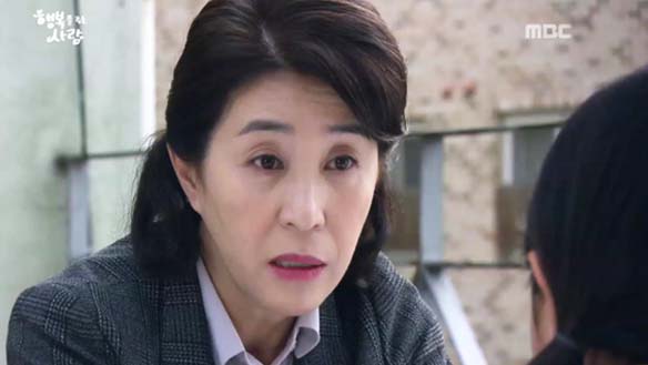 "동생 행복 네가 막는 것"…은희(이수연)에게 동생(조아인) 입양 종용하는 복애(김미경) 클립 이미지