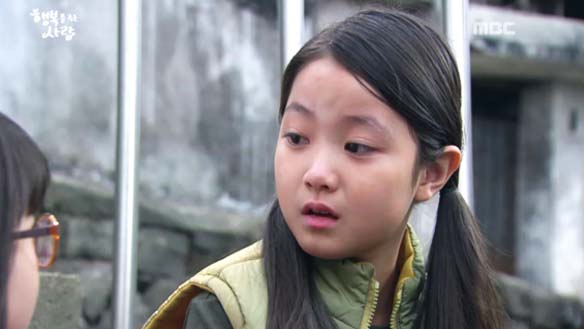 "너 때문에 진짜 힘들어"…은아(조아인)에게 모진 말하며 입양 설득하는 은희(이수연) 클립 이미지