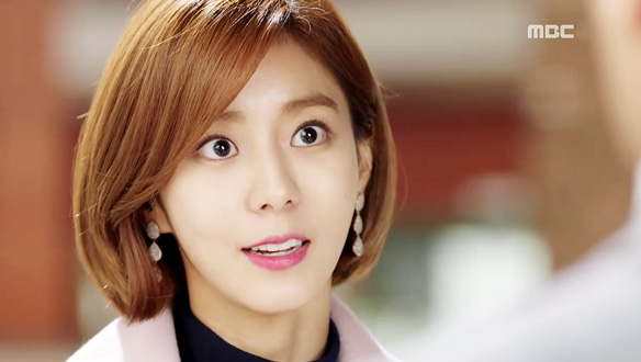 "갤러리S, 서이경 입니다."…건우(진구)에 자신을 서이경이라 소개하는 세진(유이) '의도적 접근' 클립 이미지