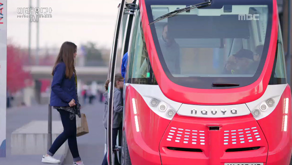 1년 동안 시범 운행되면서 상용화를 타진 중인 프랑스의 '자율 주행 버스' 클립 이미지