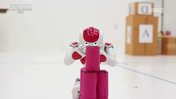 자신이 열심히 세운 탑을 사람이 무너뜨리라고 명령한다면 로봇 '쉐이퍼'의 반응은?