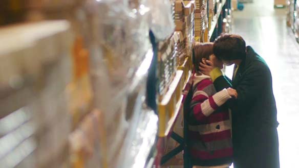 "너 그냥 친구 아냐"…준형(남주혁)♥복주(이성경), 창고 첫 키스+고백♥ 클립 이미지