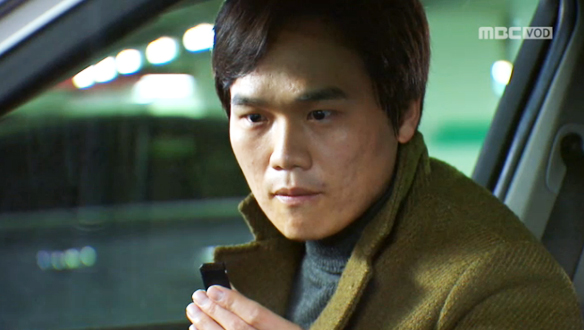 "이거 혹시..", 메모리카드 손에 넣은 박형사, 뺑소니 사건 진실 밝힐 열쇠 쥐었다 클립 이미지