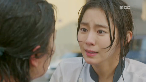 "사모님 살아야 저도 살아요"…혜수(유이), 미란(이휘향) 자살 막았다 '오열' 클립 이미지