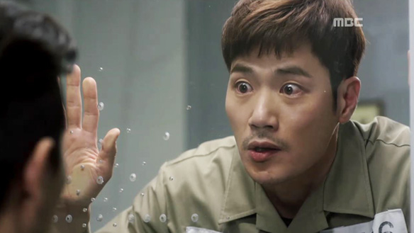 "지원아 제발 마리 좀 구해줘"…선재(김강우), 은도(전국환) 협박에 극도의 불안증세 보이며 블랙(이진욱)에 애원 클립 이미지