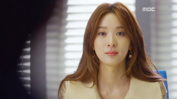 "어리고 능력 있는 애들 뽑아 먹는 건 여전"…수호(류준열), 과거 첫사랑 설희(이청아)에 날 선 비난 클립 이미지