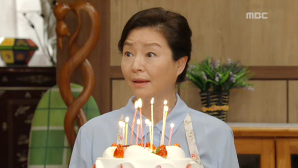 "선물 고르기 힘들면 얘기해요"…숙녀(원미경), 직접 본인 생일상 차려 '웃음' 클립 이미지