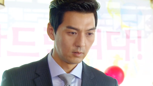 "생신 축하드립니다, 장모님"…현기(이필모), 숙녀(원미경)에 생일 축하 '당혹' 클립 이미지