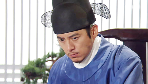 "과거가 취소되다니요"…윤태원(고수), 명종(서하준)의 지시로 과거 취소되자 파산 위기 '분노' 클립 이미지