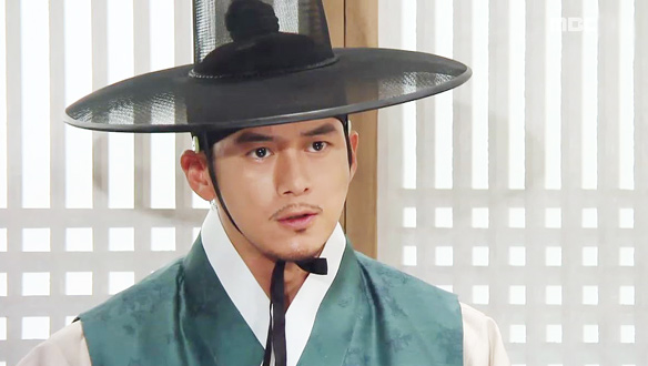 "상단 운영권을 내놓으시오!"…태원(고수), 위기 벗어나기 위해 직책 이용해 상단 세금 올려 '협박' 클립 이미지