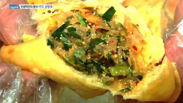 삼형제가 빚는 육즙 풍부한 대박 '만두'…버터&우유 들어가 부드럽고 쫀득한 만두를 한입에 쏙!