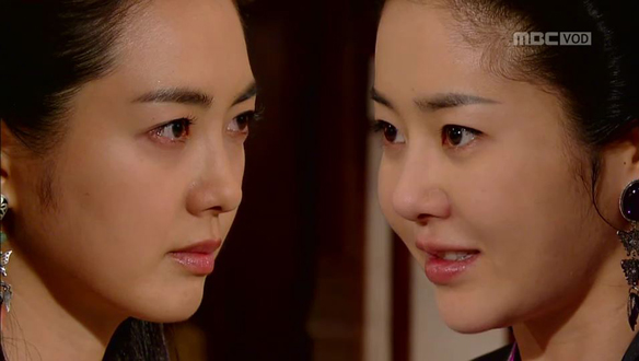 '통치란 무엇인가' 팽팽히 맞서는 덕만(이요원)과 미실(고현정)