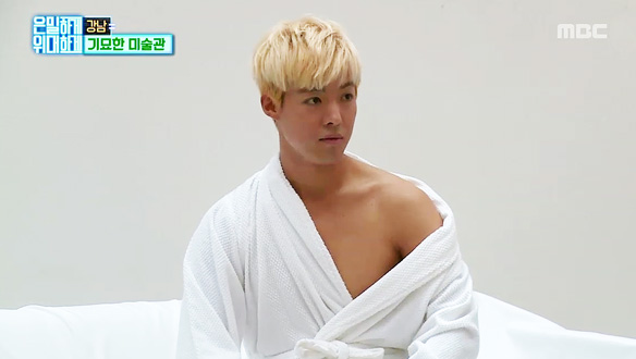 강남, 김용건과 가짜 작가의 제안에 세미누드 도전…완벽 호흡 몰카 콤비에 속다! 클립 이미지