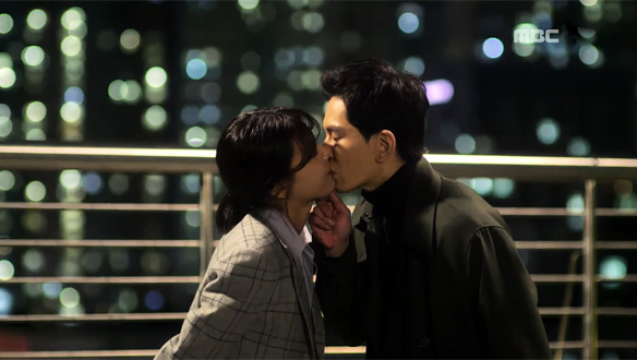 "우리 둘만 변하지 않으면"…공개 연애 미룬 루리(최수영)♥태양(온주완), 달달한 사랑 약속 클립 이미지