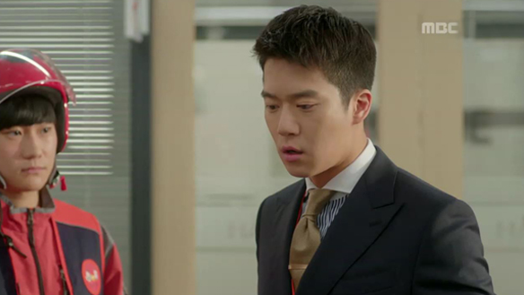 "서우진 씨, 배달이요!"…우진(하석진)에게 일용할 양식들 아낌없이 배달! 클립 이미지