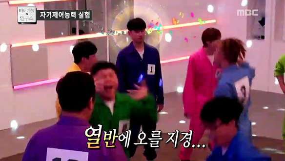 크러쉬, '판타스틱 베이비'에 이성 잃은 멤버들 사이에서도 '부동자세'…역시 멍 때리기 1인자 클립 이미지