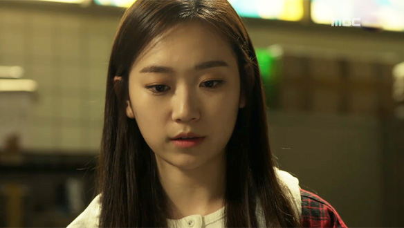 "이젠 내가 마무리할 거야"…범인이 경찰에 풀려났단 소식에 직접 나서려는 보미(김슬기) 클립 이미지