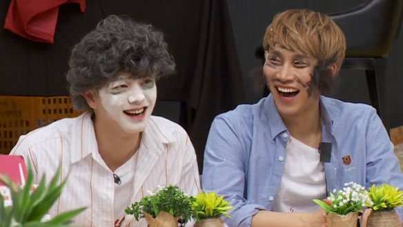 육성재 영업영상 < 분장쇼 > 클립 이미지