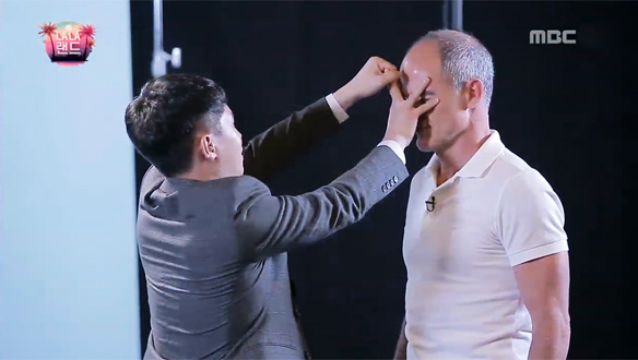 양세형의 셀프 테이프를 인상 깊게 본 마이클 켈리, 직접 딱밤 맞고 기절 연기 '폭소' 클립 이미지