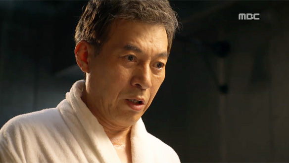 "다시는 그 애 얘기 꺼내지마"…소원(박진우)의 첫사랑 이야기에 민감 반응 보이는 신모(김갑수) 클립 이미지