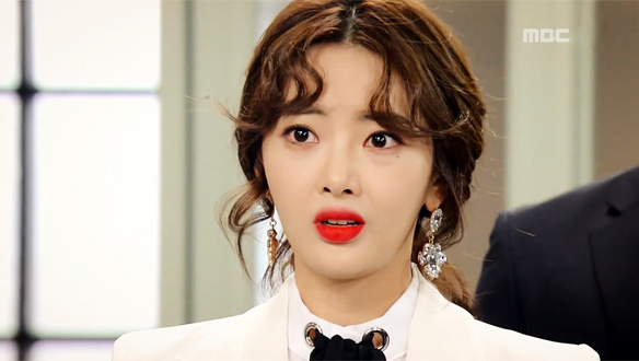 "일단 쓰레기부터 치워야겠네"…루리(최수영), 첫 출근 감격 가시기도 전에 애리(한가림)와의 재회 클립 이미지