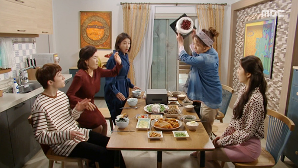 "이따위 케이크가 목구멍으로 넘어가?"…허용심(김희정), 우정(서해원)의 생일파티에 분노 클립 이미지