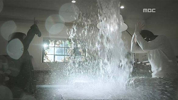 "네가 진짜면 내가 구해줄게"…아이의 정체는? 클립 이미지