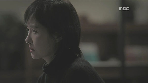 "그 아이는 죽었어요"…우경(김선아)의 주위에서 벌어지는 의문의 사건들 클립 이미지