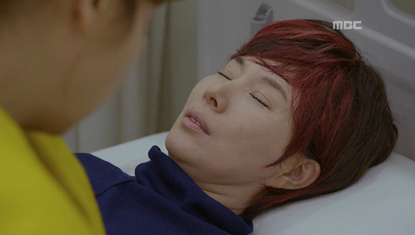 '거기 두고 오는 게 아니었어'…쓰러진 삼숙(황영희)에 속상한 치유(소유진) 클립 이미지