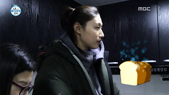 김연경, 통역사와 '옥신각신' 케미…상하이에서도 어김없는 '식빵 소환' 클립 이미지