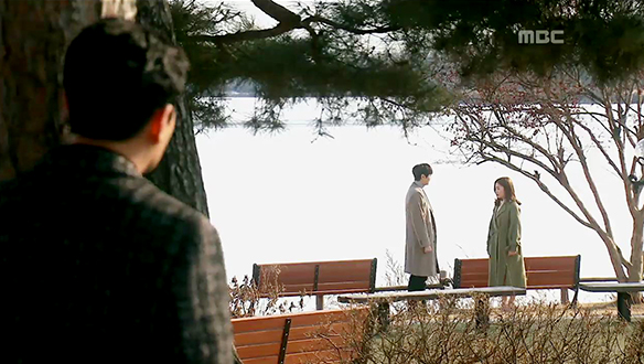 '너무 힘들어요. 그러니까 해외 사업부로 보내줘요'…인영(신다은)과 준희(서도영)이 나누는 대화를 듣고 만 공빈(이재황)! 둘 사이를 눈치채나 클립 이미지