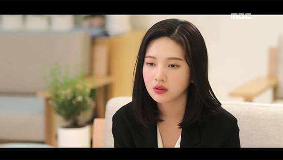 "명 대표님이 내 현장에 있었다는 건가?"…뺑소니 사고에 대해 의문을 가지는 태희(박수영) 클립 이미지