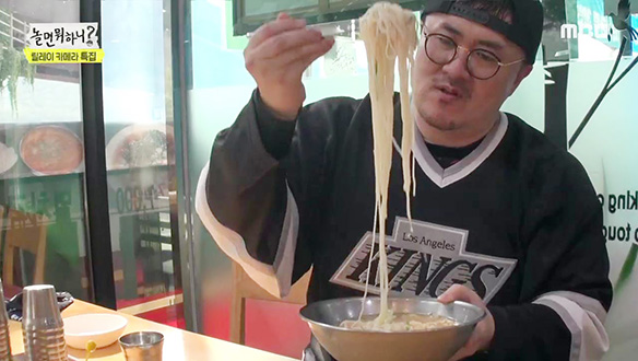 먹방 고수들이 보여주는 '초계국수' 먹방 클립 이미지