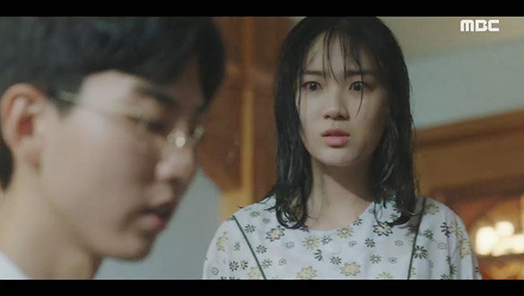 "여기 하루 자린데?"…하루(로운)가 사라진 걸 깨닫는 은단오(김혜윤) 클립 이미지