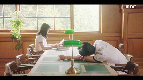 단오(김혜윤)가 자꾸 신경 쓰이는 하루(로운)는 의문을 품는다 클립 이미지