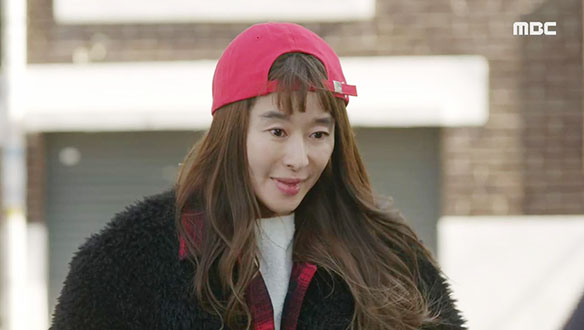 "여기서 좀 풀어봐도 될까요?"…방은지(예지원)에게 배달된 깜짝 선물! 클립 이미지