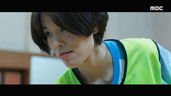 "너 내 뒤로 와"…짝피구에서 피구왕 등극한 주희(주해은) 클립 이미지