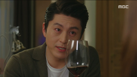 "축배를 들어야지, 행복한 미래를 위해"…다시 잡힌 수술날 클립 이미지