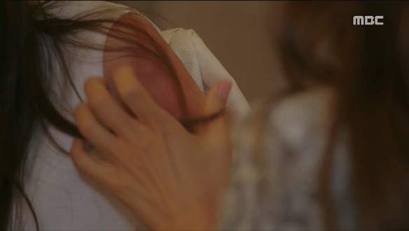 "마리 씨 몸에 멍 자국이..."…다시 시작된 폭행 클립 이미지