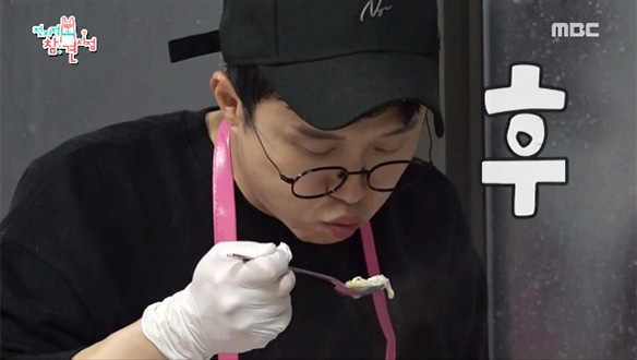 ☆인기 만점☆ 성광표 닭죽에 허겁지겁 먹기 바쁜 아이들 (뿌듯) 클립 이미지