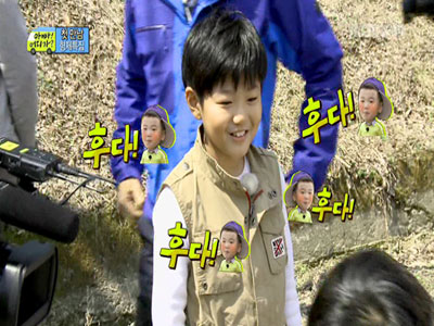 탁수 윤후앓이, 보자마자 달려가 악수 '귀여워' 클립 이미지