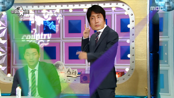 흥 탄 정정용 감독, 라커룸에서 선보인 골반 춤?! 클립 이미지