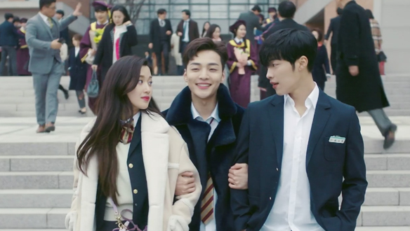 "우리 사이에 사랑은 안될 말이다, 안돼." 수지(문가영)와 시현(우도환)사이의 세주(김민재) 클립 이미지