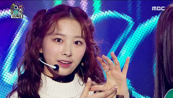 로켓펀치 - 빔밤붐 (Winter ver.) (Rocket Punch - BIM BAM BUM) 클립 이미지