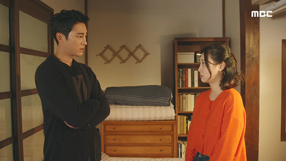 "무단 침입은 좀 봐주세요"…몰래 숨어들었다가 시경(최성재)한테 제대로 걸린 현희(유하) 클립 이미지