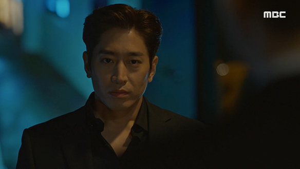 "드디어 만나네요"…피터(전승빈)를 으슥한 골목길로 유인하는 지훈(문정혁 클립 이미지